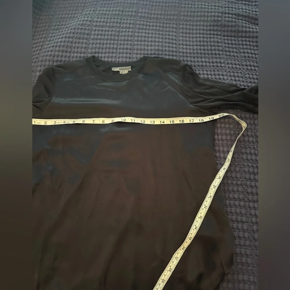 Vince long sleeve. Silk front, modal/cashmere back and sleeves. Navy size small - Picture 9 of 10